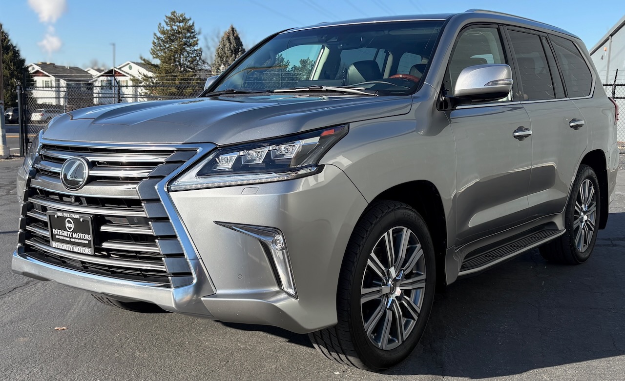 2021 Lexus LX 570's photo